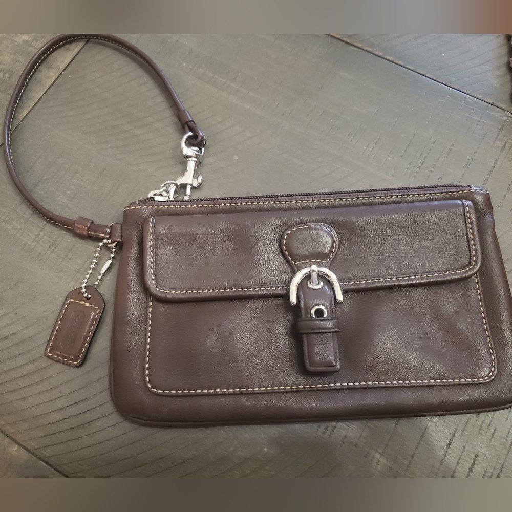 Vintage Authentic Coach Leather Wristlet!